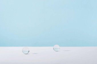 丙烯酸玻璃球体蓝色的背景化妆品香水展示有创意的几何产品阶段模拟化妆品显示墙产品广告桌子上几何站