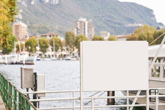 空白广告牌模型广告湖路堤背景横幅模拟湖