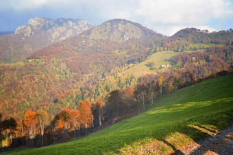风景如画的高山秋天农村景观山山伦巴第意大利旅游冒险色彩斑斓的场景