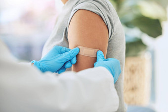 科维德病毒疫苗接种疫苗医生手石膏病人手臂医疗医院诊所医疗保健工人信任安全流感拍摄抗原保护疾病