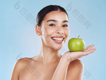 健康健康美女人苹果营养排毒绿色饮食蓝色的背景营养学家微笑水果快乐女吃健康的自然生活方式