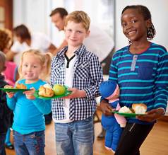使吃健康的肖像孩子们盘子食物志愿者服务食物背景