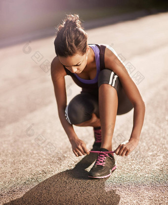 给女孩鞋子<strong>征服世界</strong>跑步者系鞋带运行