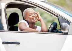 女人开车车路旅行微笑自由旅行假期夏天快乐运输假期自然脸肖像免费的放松非洲女孩运输