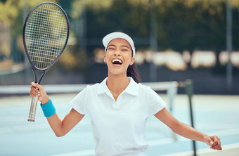 胜利赢家网球球员女人庆祝球拍赢得竞争比赛匹配户外法院快乐兴奋适合体育女人玩好游戏