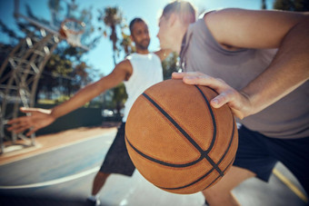 篮球有竞争力的体育实践匹配但球员朋友玩游戏户外法院运动员住适合享受休闲活动球分数