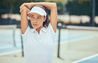 网球球员运动员女人伸展运动锻炼准备匹配游戏户外法院自信运动女运动服装健身有竞争力的培训
