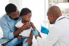 医疗保健科维德疫苗医生孩子病人父亲持有婴儿拍摄医院女孩孩子们家庭诊所医疗护士针病毒流感