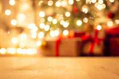 模糊视图圣诞节树明亮的温暖的灯美丽的礼物焦点地板上