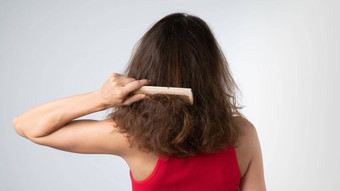 女人梳子纠结的头发梳子头发问题
