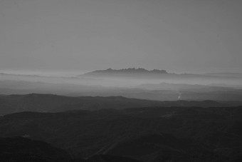 蒙特塞拉特山包围雾