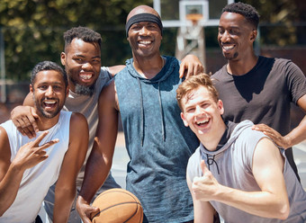 肖像体育篮球团队法院培训游戏匹配竞争微笑运动员锻炼多样化的集团照片但玩体育运动锻炼健身健康