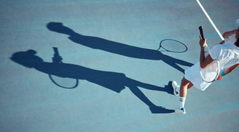 网球体育人法院阳光轮廓影子模型活跃的健身女人男人。专业体育运动球员球拍前夏天地面模拟