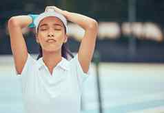 网球法院女孩累了游戏失败损失专业体育比赛实践运动员女人乏力精神疲惫沮丧健身锻炼打破