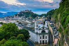 美丽的视图历史城市萨尔茨堡费斯顿霍恩萨尔茨堡夏天萨尔茨堡土地奥地利全景夏天城市景观萨尔茨堡城市出生地著名的作曲家莫扎特