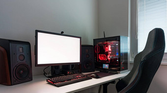 强大的个人电脑玩家钻井平台白色屏幕professsional游戏空房间工作室霓虹灯灯rgb强大的电脑键盘鼠标白色屏幕显示
