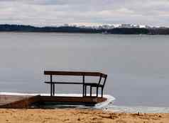 小码头木板凳上海岸冬天湖
