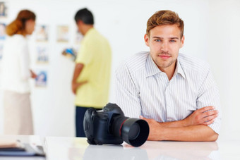 年轻的专业摄影师肖像年轻的专业摄影师人图片背景