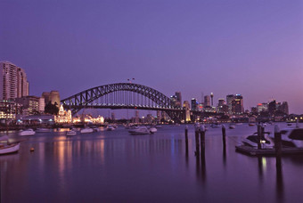 紫色的日落悉尼港口桥