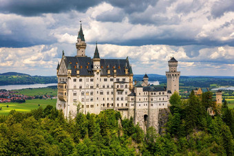 新天鹅堡<strong>童话城堡</strong>富辛巴伐利亚德国视图著名的新天鹅堡<strong>城堡</strong>位置村旧天鹅堡富辛西南巴伐利亚德国欧洲