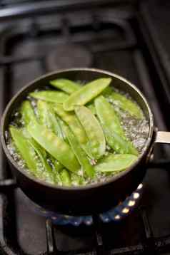 烹饪嫩豌豆豌豆