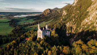 空中<strong>无</strong>人机摄影新天鹅堡城堡桥巴伐利亚阿尔卑斯山脉<strong>德国</strong>