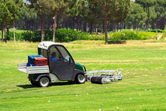 高尔夫球车辆收集高尔夫球球拾球器<strong>开车</strong>范围高尔夫球俱乐部