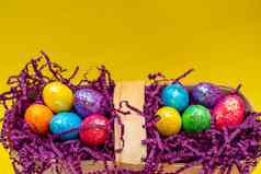 复活节作文篮子彩色的鸡蛋准备假期黄色的背景