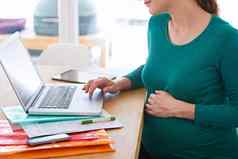 在线研究预计你期待怀孕了女人移动PC首页