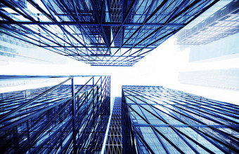 玻璃建筑业务概念玻璃外观摩天大楼镜子反射天空窗户现代办公室建筑玻璃外观清晰的天空背景插图