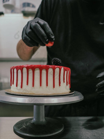 蛋糕<strong>设计师装修</strong>红色的滴蛋糕浆果前