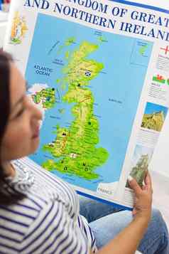 女人海报地图英格兰手英语老师教育培训材料外国语言