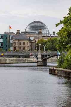视图河疯狂政府区德国国会大厦柏林