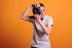摄影师采取肖像照片专业数码单反相机相机