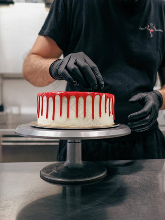 蛋糕<strong>设计师装修</strong>红色的滴蛋糕浆果前