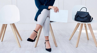 业务女人等待房间招聘招聘人类资源重新开始合同纸入围人企业面试工作职业生涯机会