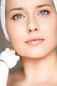 抗衰老美容美治疗产品女人脸轮廓按摩辊设备整容过程护肤品例程