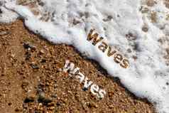 波文本减少卵石海滩研磨波