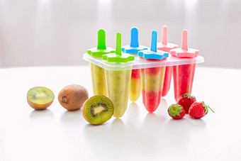 塑料模具多色的自制的<strong>猕猴桃</strong>草莓冰奶油站白色表格