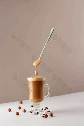玻璃杯卡布奇诺咖啡香泡沫勺子榛子烤咖啡豆子杯卡布奇诺咖啡拿铁咖啡<strong>牛奶</strong>有<strong>创意</strong>的设计咖啡馆餐厅杯咖啡