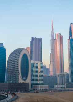 迪拜阿联酋早....小时业务湾区马拉西开车迪拜塔哈利法塔最高的建筑世界场景在户外