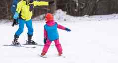 滑雪主类孩子们教练冬天体育学校孩子们