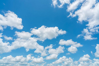 美丽的蓝色的天空白色积云云摘要背景Cloudscape背景蓝色的天空毛茸茸的白色云阳光明媚的一天不错的天气美积云Cloudscape夏天天空天气