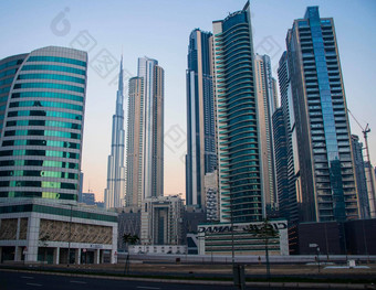 迪拜阿联酋早....小时业务湾区马拉西开车迪拜塔哈利法塔最高的建筑世界场景在户外
