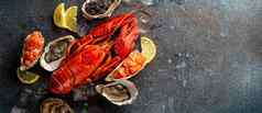 海鲜各种各样的龙虾牡蛎大马哈鱼鞑靼黑色的鱼子酱前视图