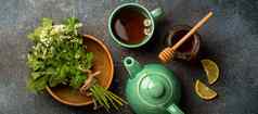 Herbal茶自然疗愈医疗草本植物茶杯茶能前视图