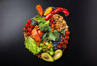 健康的食物安排现实的心形状饮食心心血管系统图片