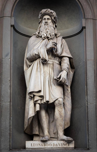 莱奥<strong>纳</strong>多达芬奇雕像天<strong>才</strong>位于前面Uffizi画廊弗洛伦斯意大利公共区域
