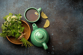 Herbal茶自然疗愈医疗草本植物茶杯茶能前视图