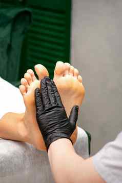 保湿脚手修脚主黑色的手套护理女脚脚按摩修脚美沙龙概念